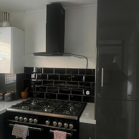 Queenomega'S Home Stay London Exterior photo